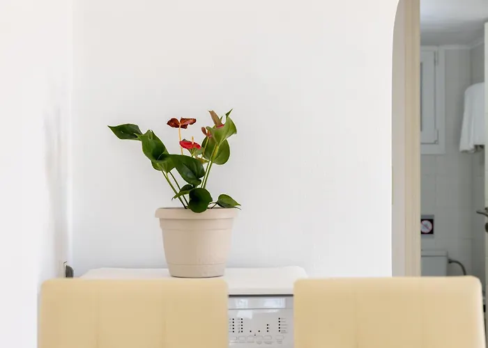 Lydia's East * Alikí