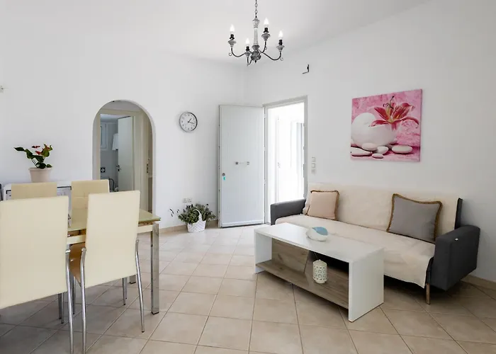 Lydia's East * Alikí