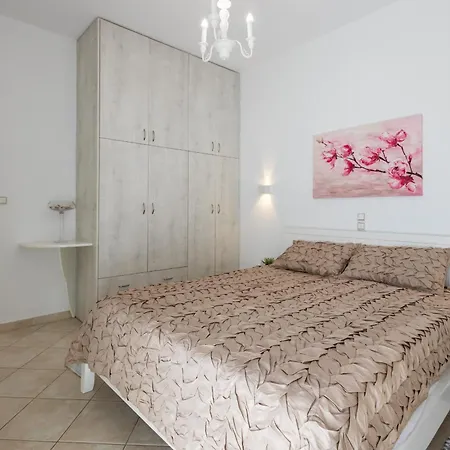 Lydia's East 아파트 Alikí