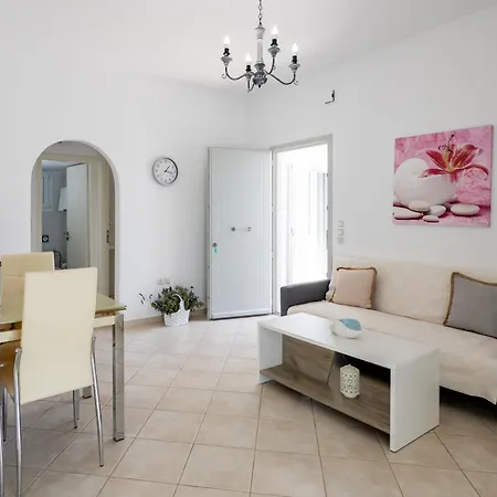 Lydia's East * Alikí