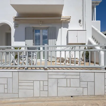 Lydia's East * Alikí