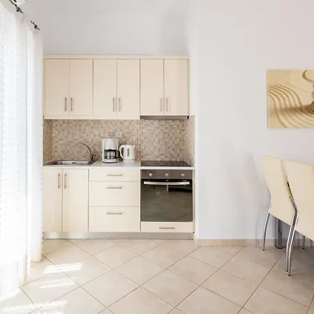 Lydia's East 아파트 Alikí