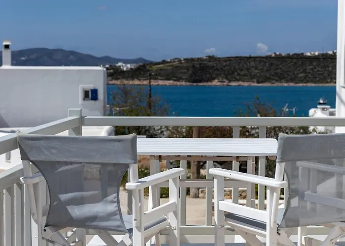 Lydia's East * Alikí